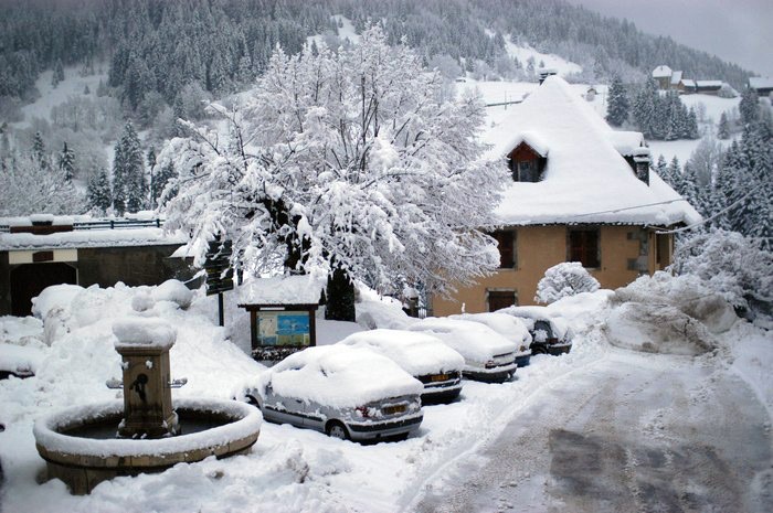 Village sous la neige