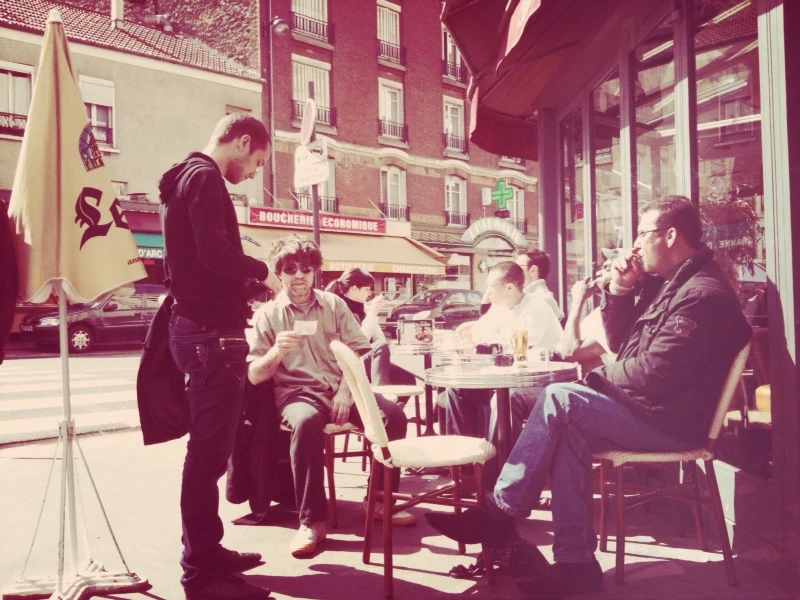 Café en terrasse avant de partir