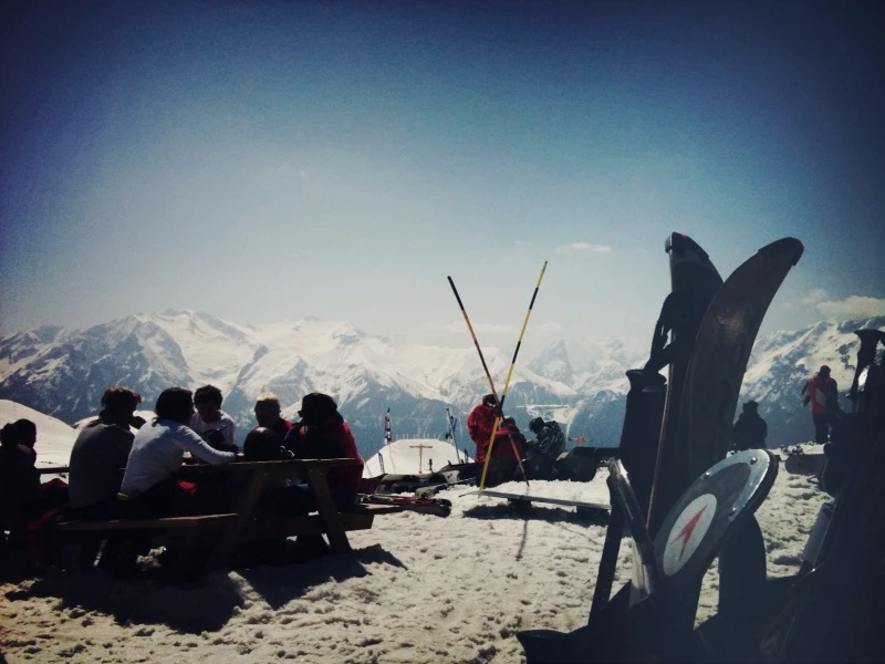 Au restaurant sur les pistes